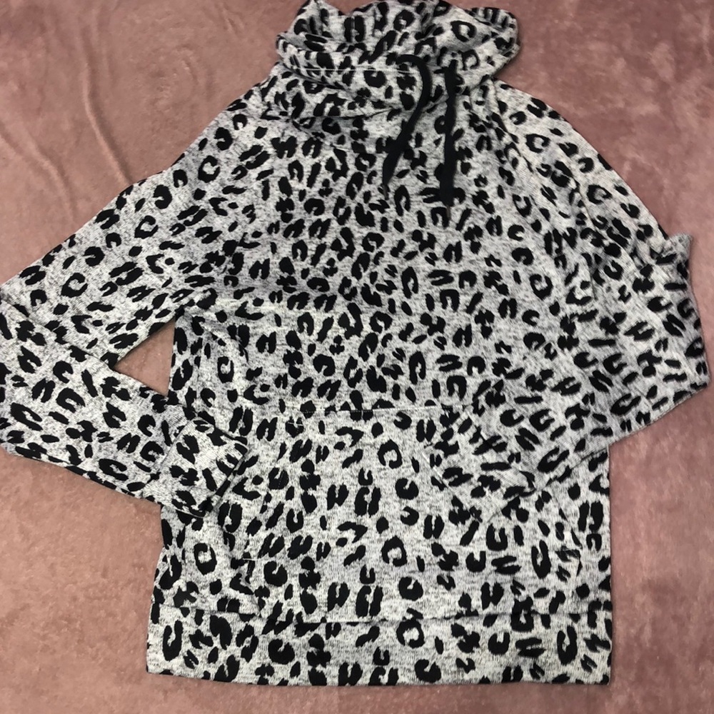 Cheetah Print Turtle neck sweatshirt